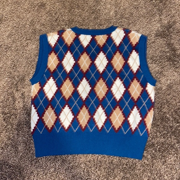 Patterned Vest - Picture 3 of 4